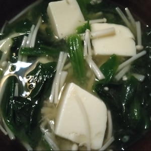 ほうれん草と豆腐とえのき茸の味噌汁